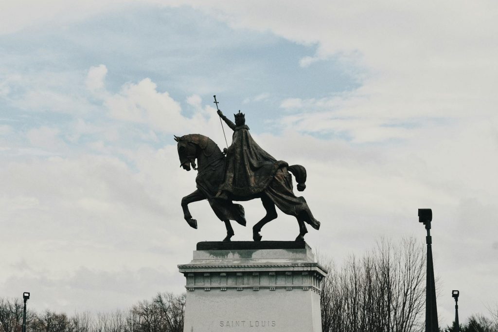 Louis Theroux’s Netflix Doc Exposes Toxic Online Men’s Movement