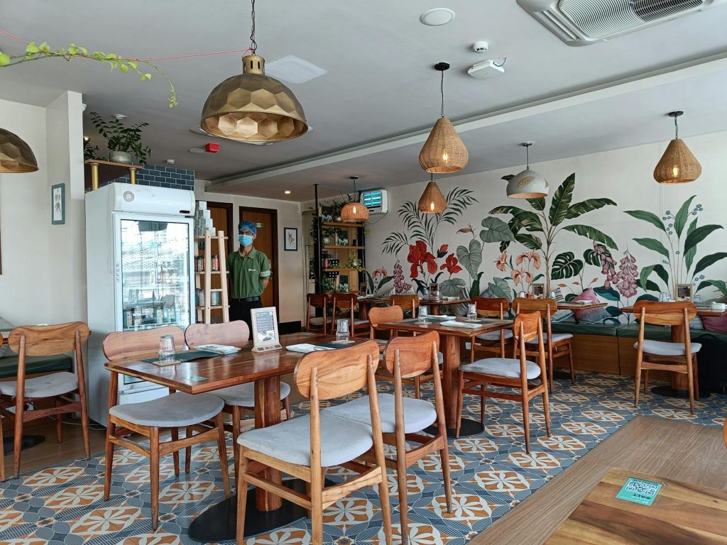 హైదరాబాద్‌లో నాద్ - కాఫీ, బేకరీ, విందు సంస్థల సమ్మిళిత స్థలం