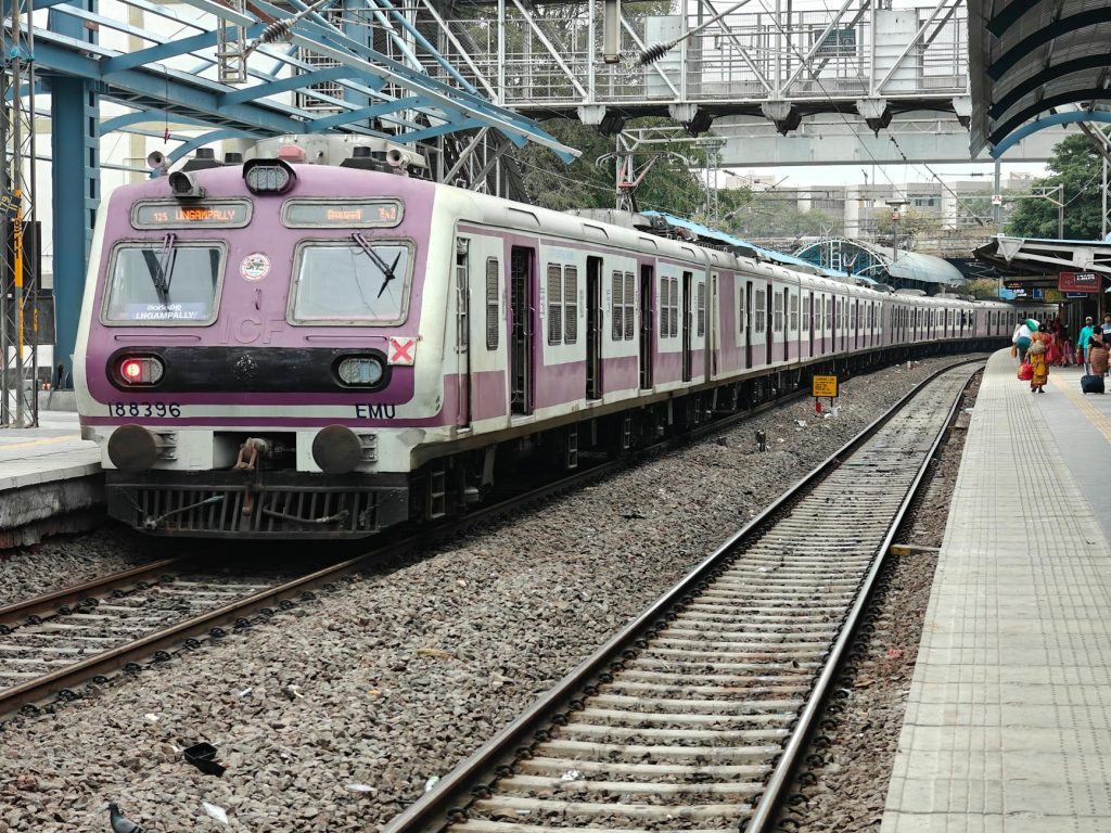 హైదరాబాద్ నగర రైలు సేవలో ఉచిత ప్రయాణం సమస్య పరిష్కారం కాదని ప్రయాణికుల అభిప్రాయం