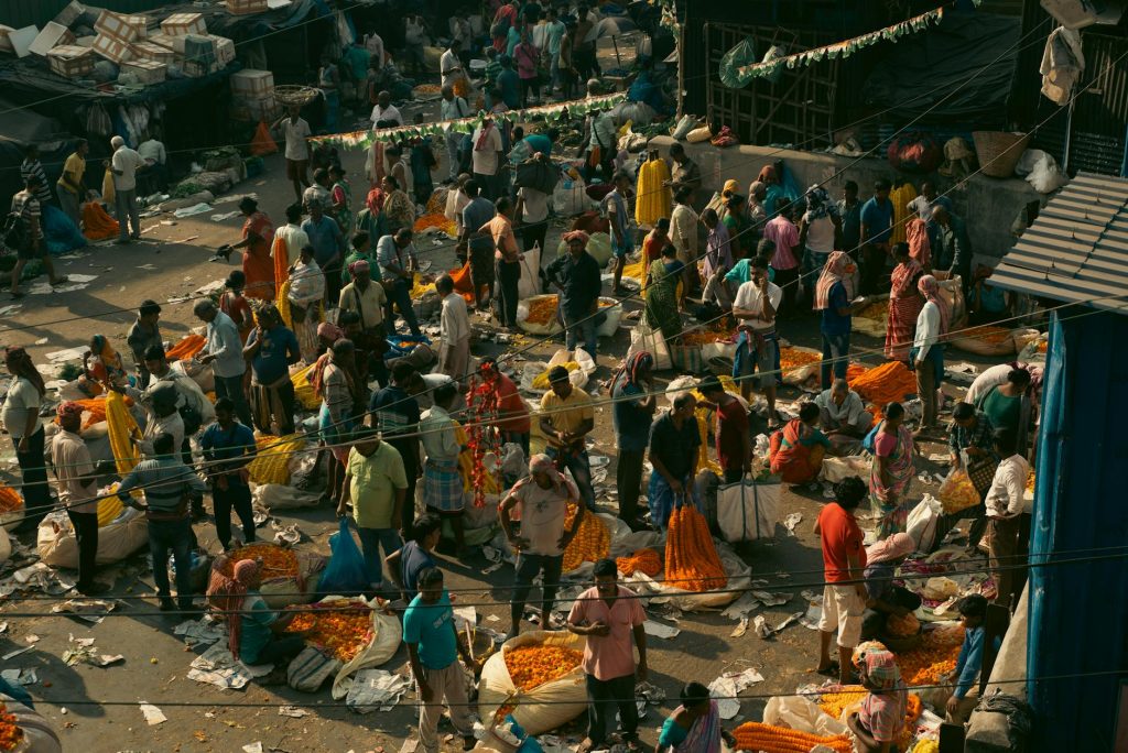 FIIs Pull Out ₹1.22 Lakh Crore as Retail SIPs Absorb Selling