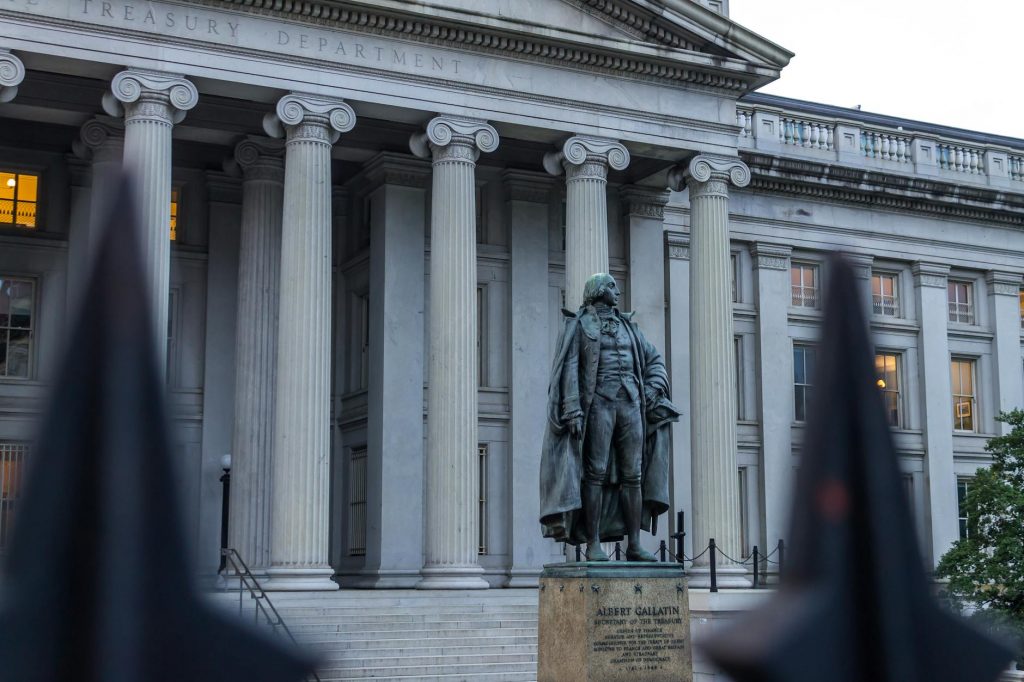US Treasuries Rally as Oil Prices Cool, Yields Hit Year-High