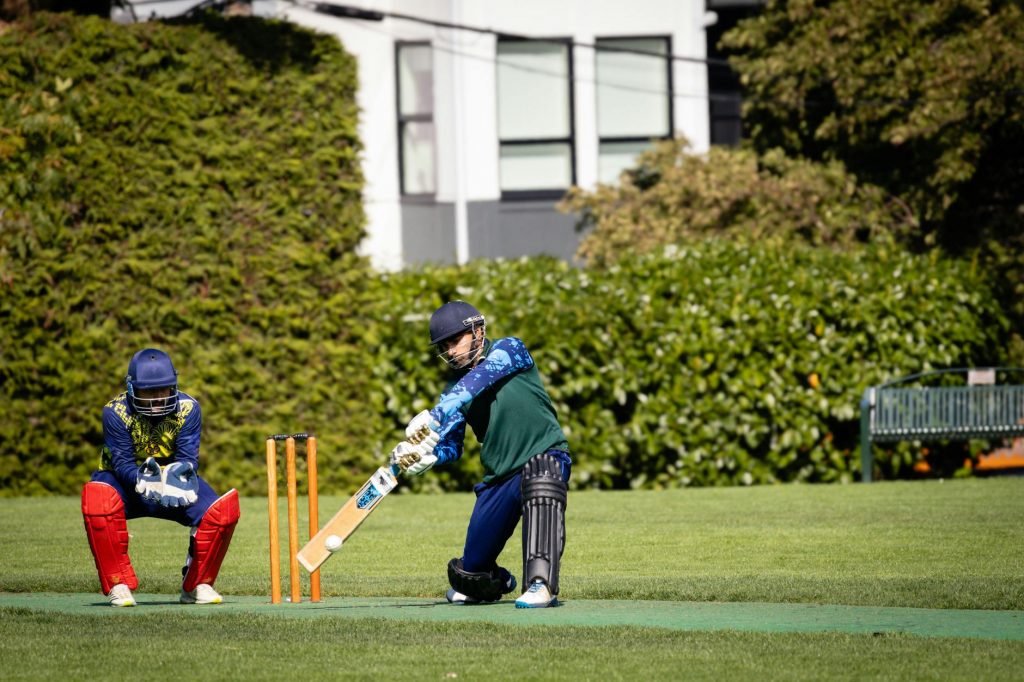 Hussey Quits