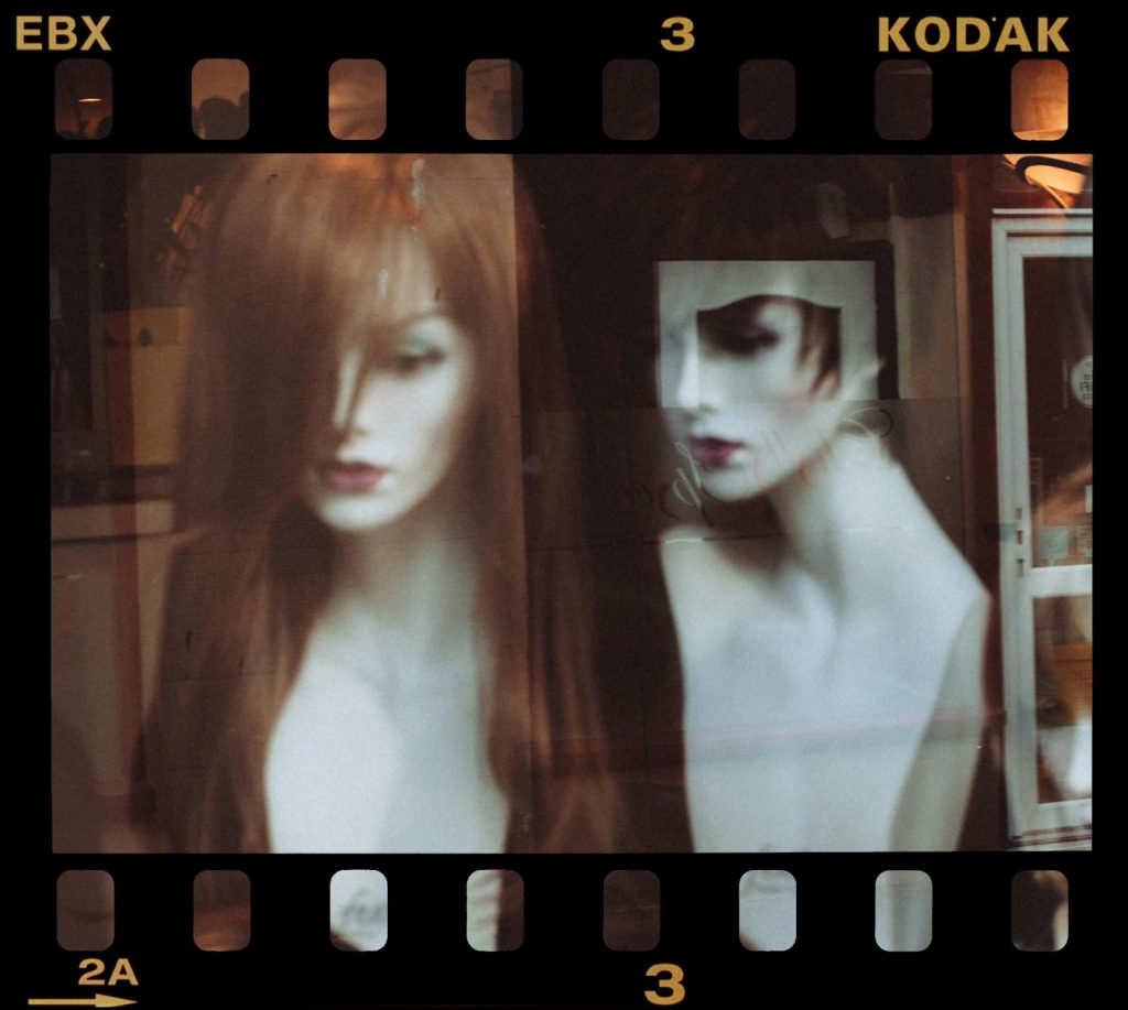 Ewan Mitchell’s Quirky Comedy Stint as a Mannequin Roommate