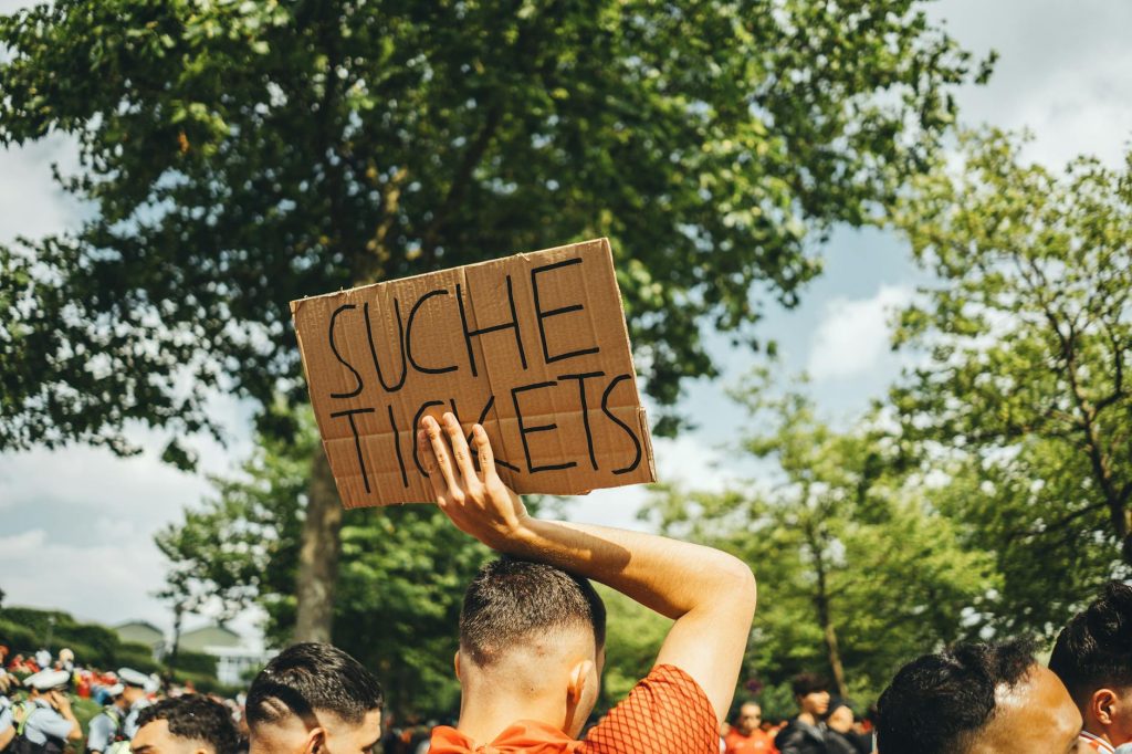 World Cup Dreams: Free Tickets & Savvy Hacks!