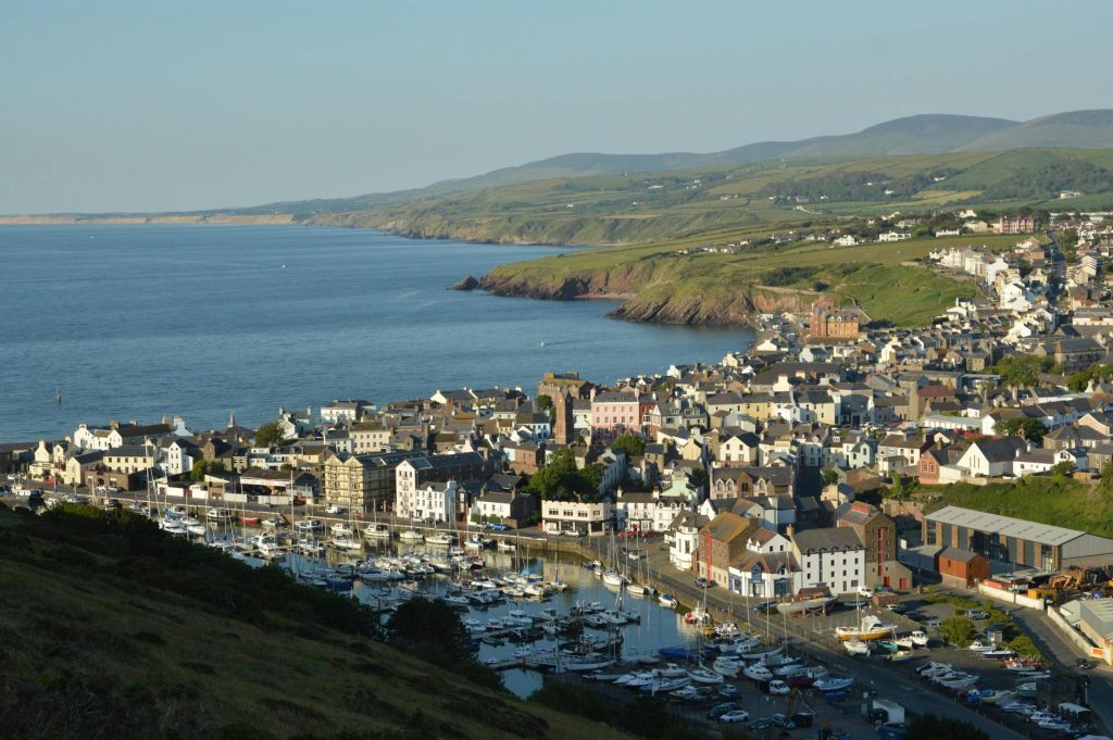 Brad Pitt Filming ‘Isle of Man’ Amid Race Chaos