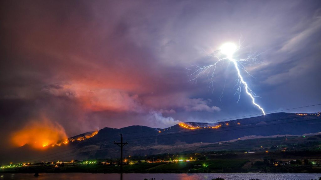 Fire Spreads Fears Near Chelan in Washington State