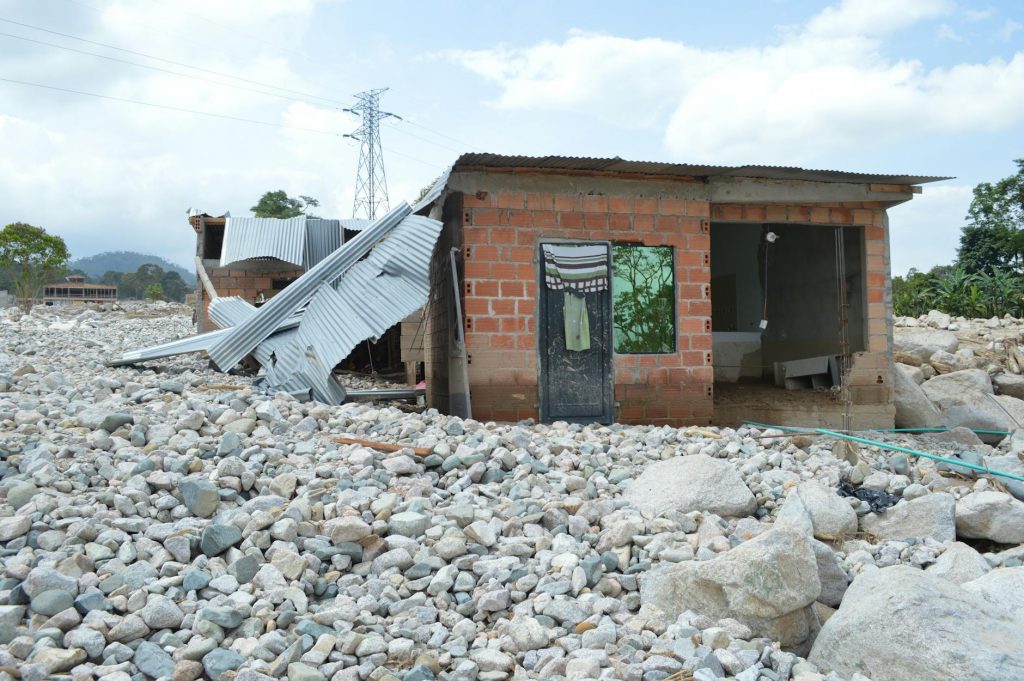 Philippines Quake: 32 Dead, Homes Destroyed
