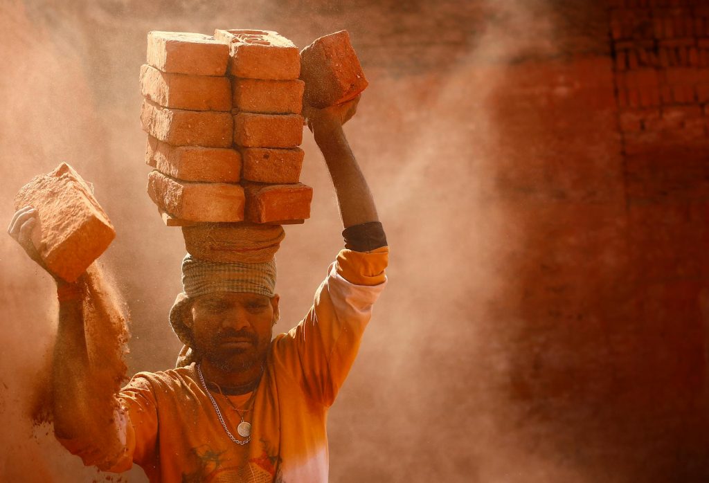 Dust Storms Sweep Through Delhi: IMD Issues Red, Orange Alerts across NCR