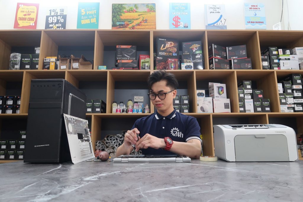 64-Year-Old Intern Wins Hearts Online