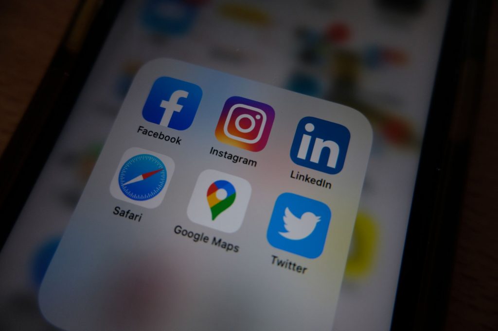 UK to Ban Social Media for Under-16s!