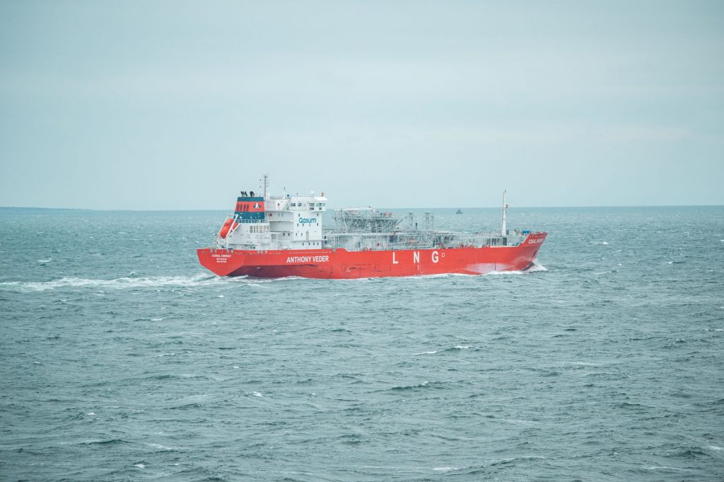 Indian LNG Carrier Disha Makes Safe Passage Through Strait of Hormuz