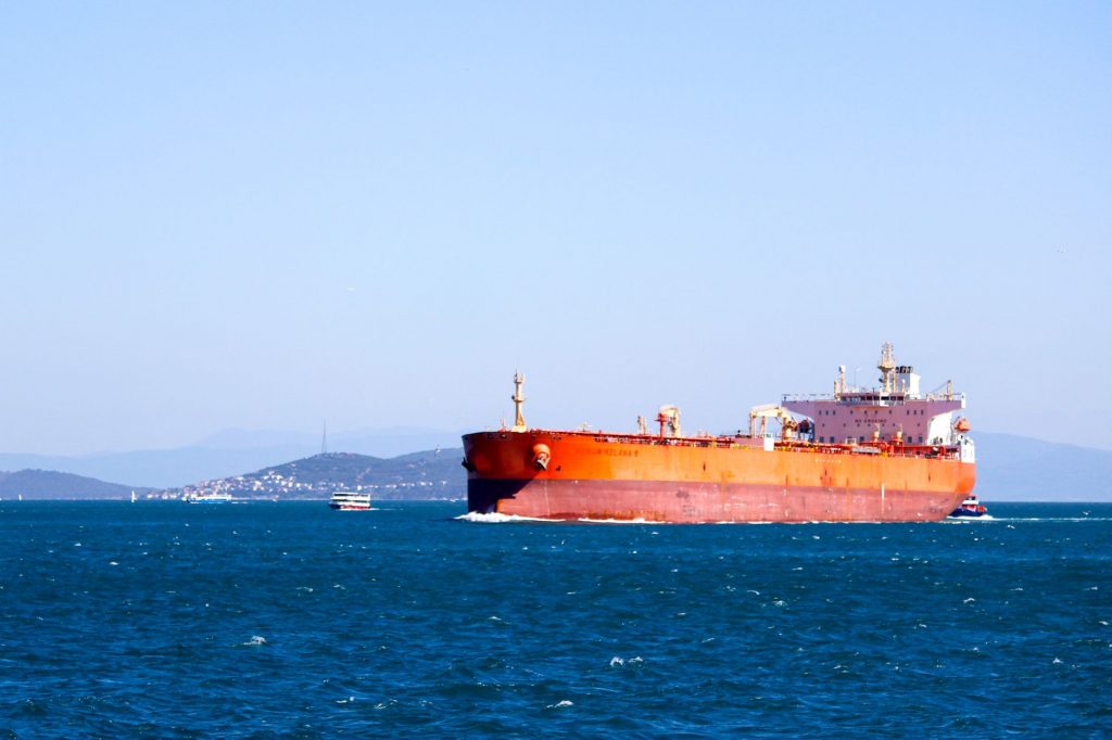 Indian LNG Tanker Disha Makes Historic Crossing of Strait of Hormuz