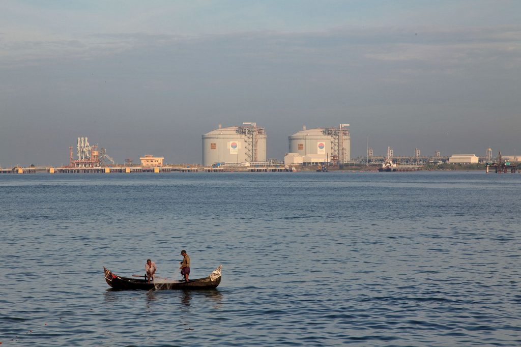 Disha LNG Tanker Docks at Dahej Port After Historic Hormuz Crossing
