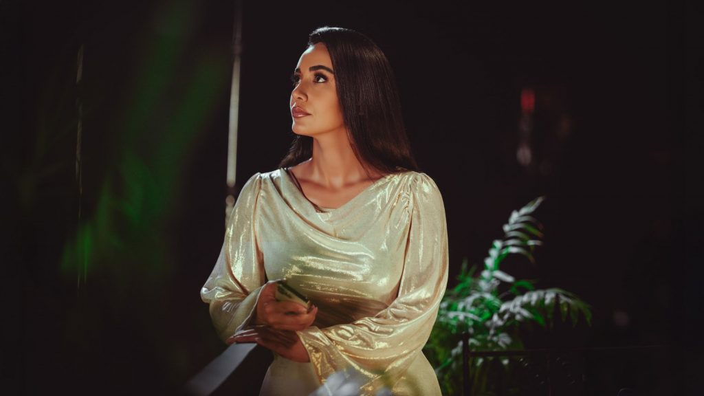 Shraddha Kapoor Sizzles in Eetha Teaser Attached to Cocktail 2
