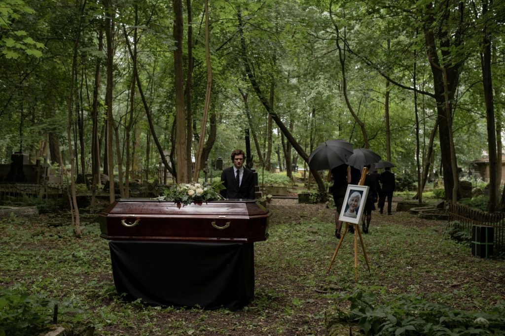Video of Fake Funeral Goes Viral, Fact-Check Reveals the Shocking Truth