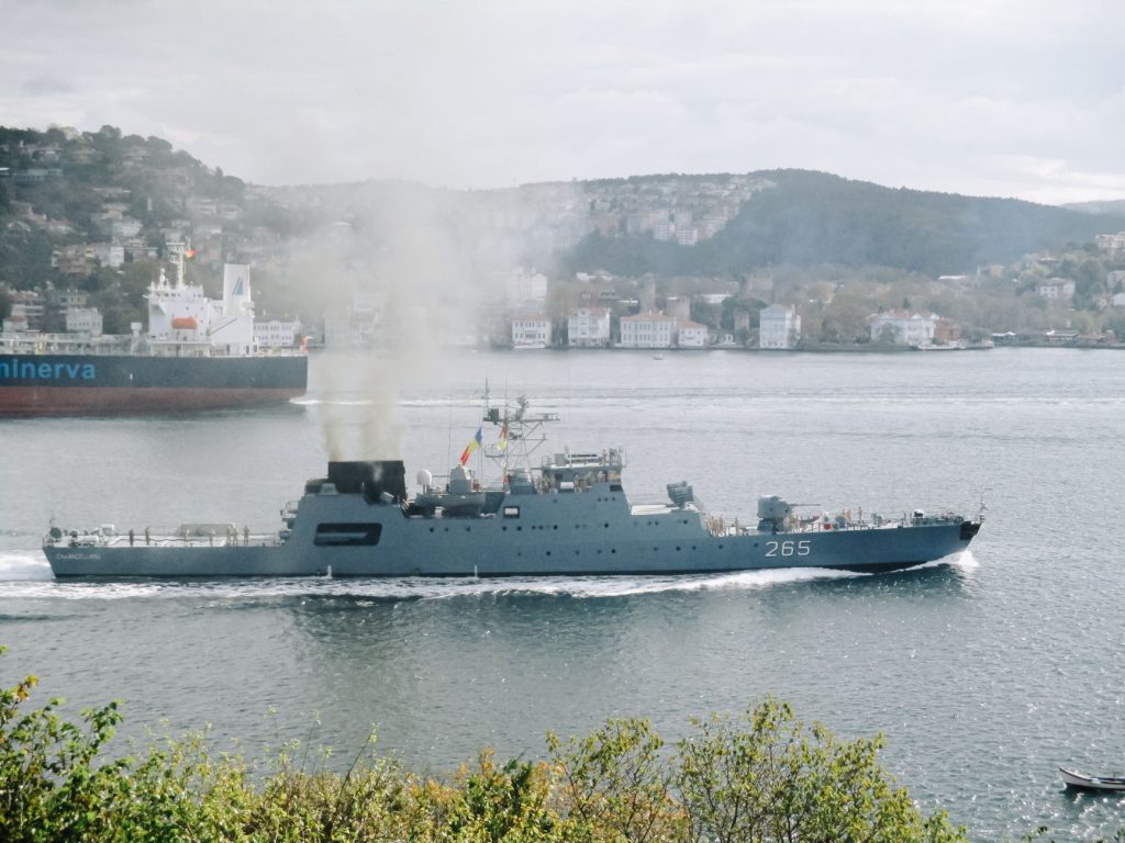 Indian Warships Dock in Vietnam Amid Regional Tensions