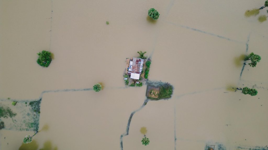 Villagers in Maharashtra Risk Lives to Reach Homes Amid Floods