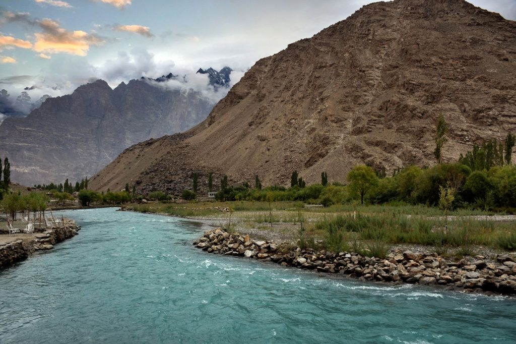 Pakistan Threatens to Rip Up Indus Waters Treaty Over India's Water Plans