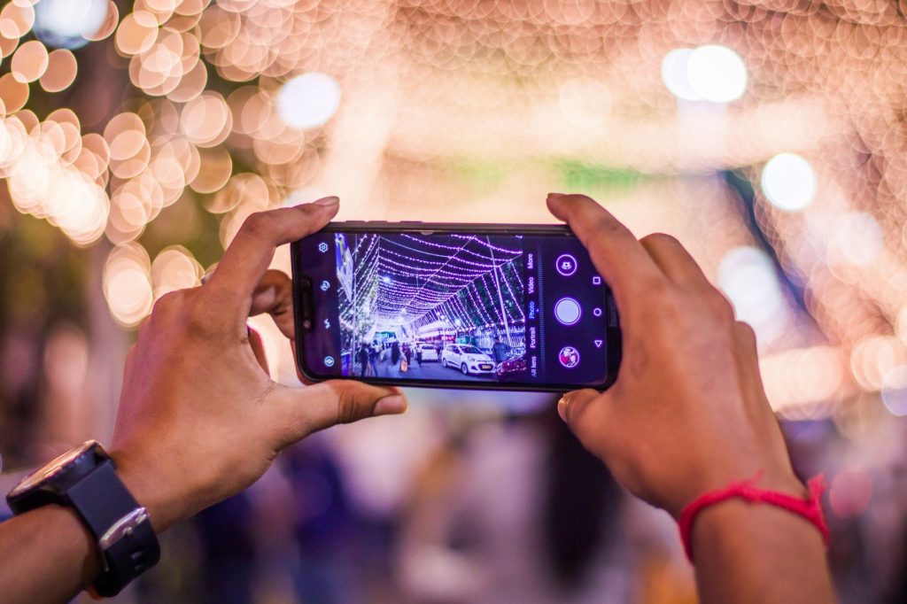 India’s Digital Boom: 107 Crore Internet Connections and 75 Crore UPI Payments