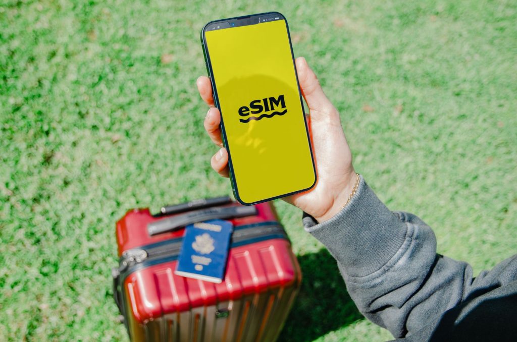 Traveling Abroad Made Easier: Motorola Phones Get Built-in eSIM for Mobile Data