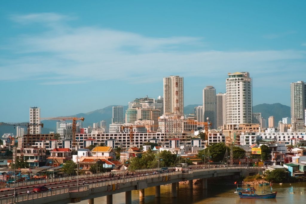 Vietnam’s Economic Puzzle: A Contrasting Picture