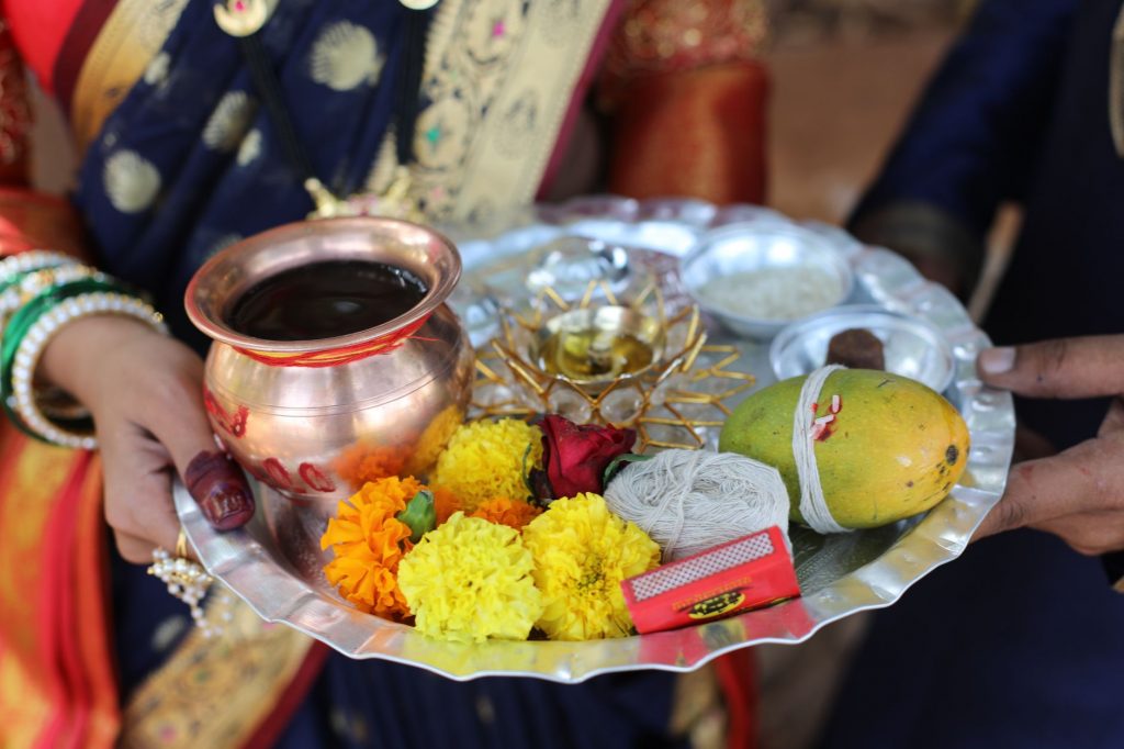 Divided Opinions Over Puja on Moving Train