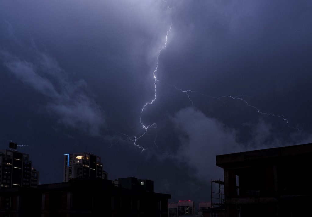 Mumbai’s Fury: Tin Sheet Swept Away by Winds, Hits Woman in Vasai-Virar