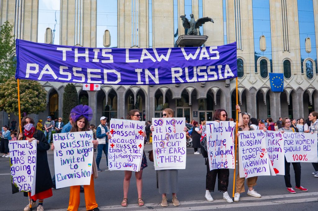 Putin Critic’s Arrest: Russia’s Leadership in Chaos?