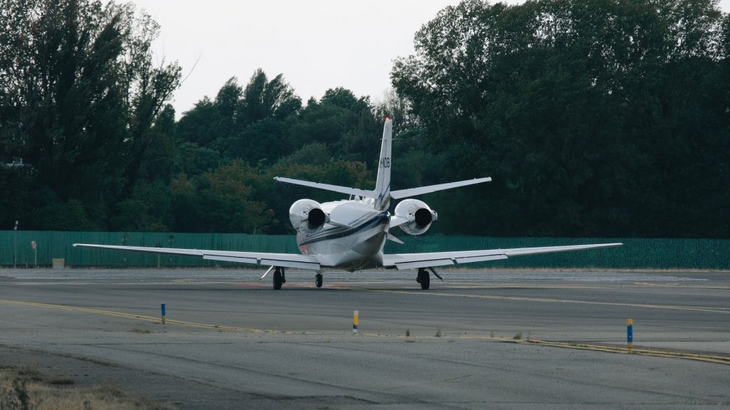 Sacramento Airport Runway Partially Shut Due to Nearby Blaze
