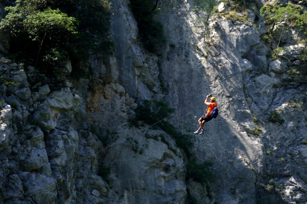 Man’s 40-Foot Plunge After Zipline Snaps: A Harrowing Tale of Adventure Gone Wrong