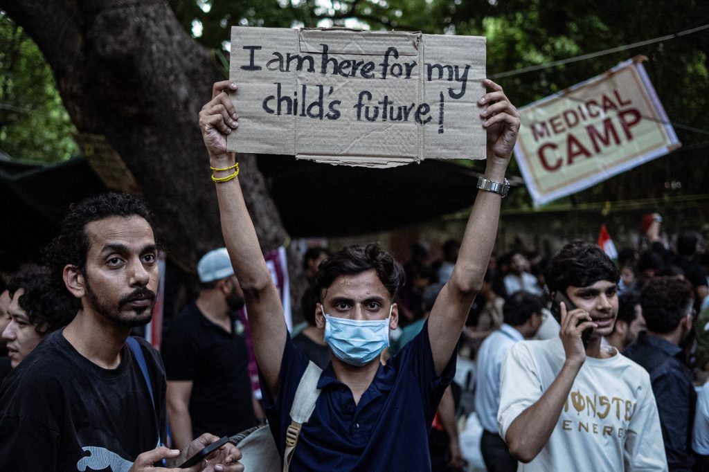 NEET Protest: Woman Blocks Cops, Video Goes Viral!