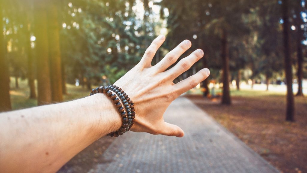 Free Bracelet Scam in Europe: Indian Tourist Exposes Tourist Trap