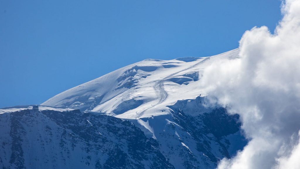 Avalanche in Pakistan: 2 Climbers Found, 10 Still Missing