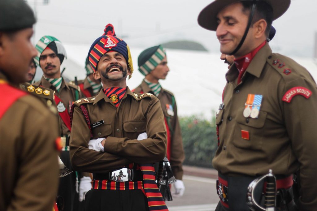 Pakistani Soldier’s Heartfelt Salute to Indian Army Officer