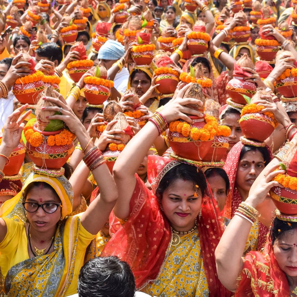 UP Cops Show Humanity as They Carry Drenched Kanwar Bearer