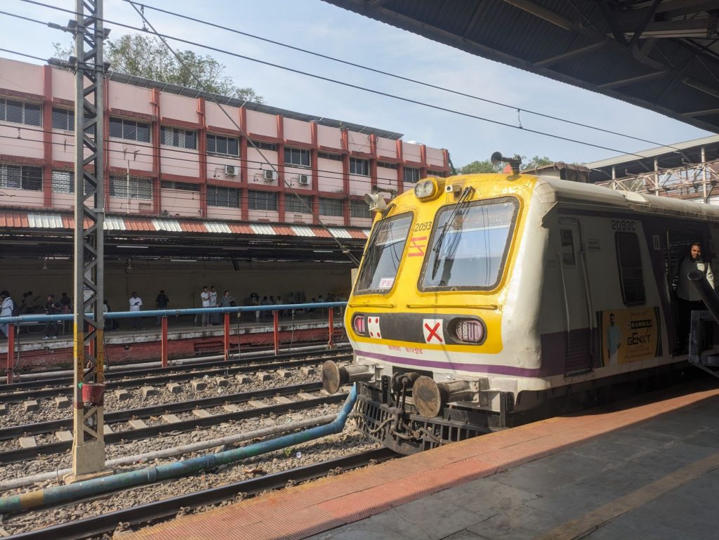 Mumbai Local Train Brawl: Man Lashes Out at Woman