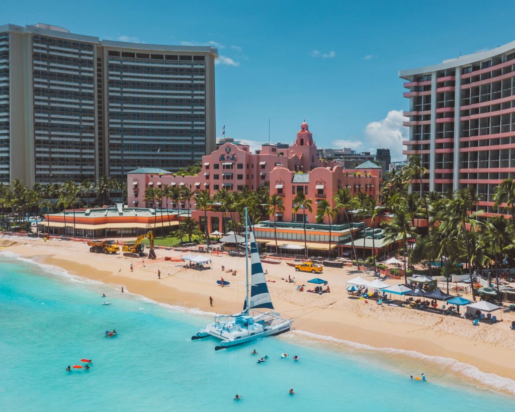 Hawaii’s Top Hilton Stays: From Waikiki Grandeur to Cozy Gems