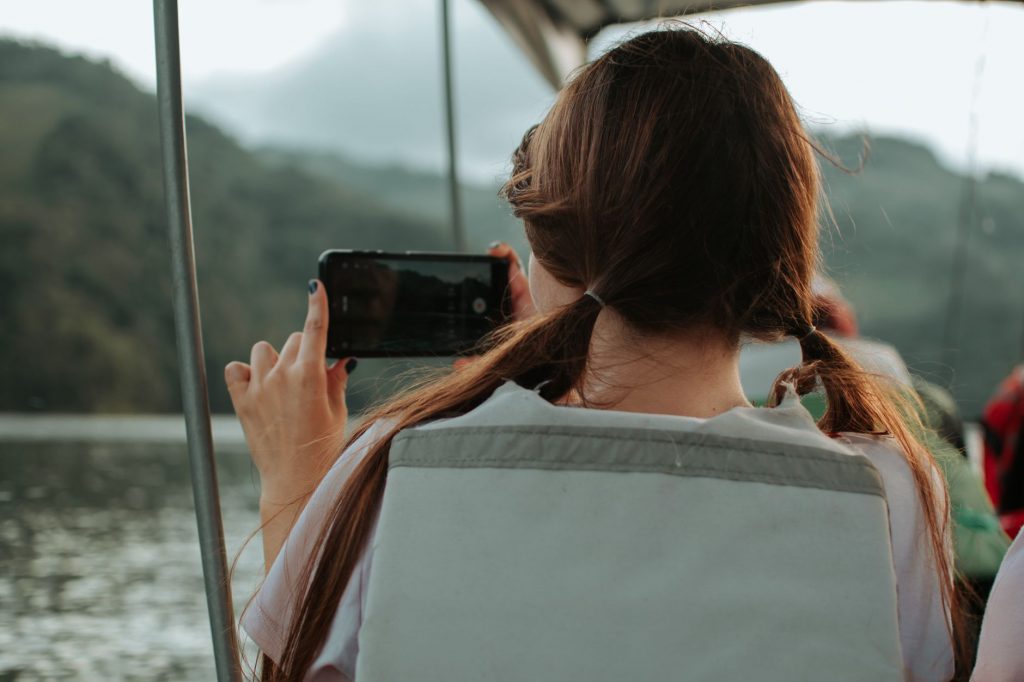 Viral Video: Man on Boat Ride Cracks Up Netizens with FaceTime Call