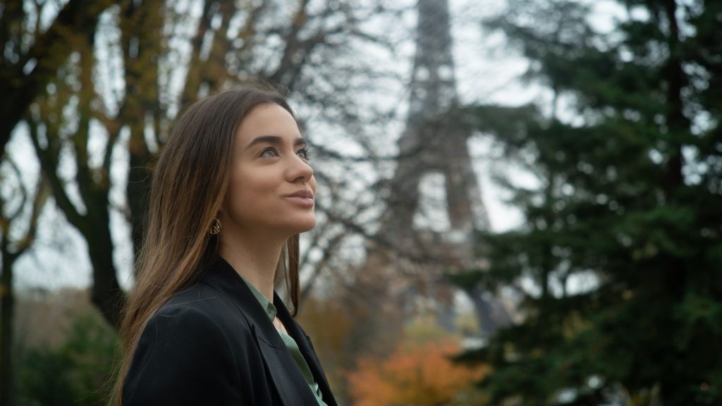 Lily Collins’ Bob Haircut Sparks Season 5 Makeover in ‘Emily in Paris’