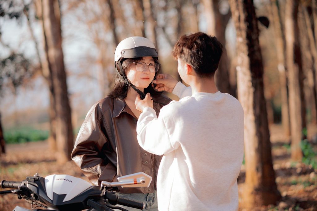 Biker’s Kind Act for Woman with Flat Tyre Goes Viral