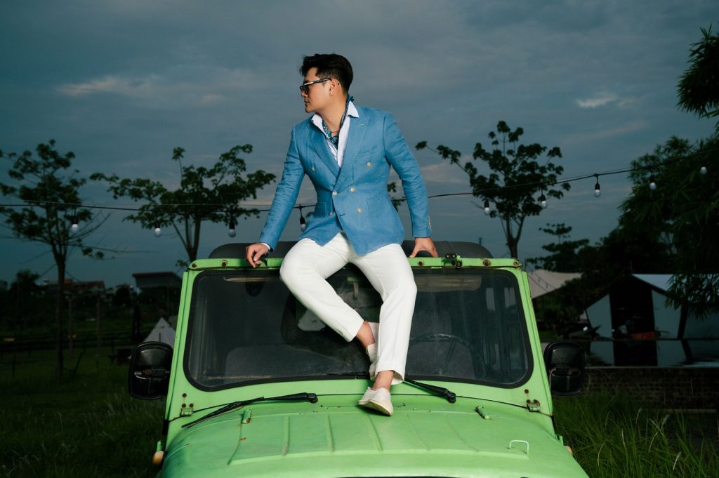 Man’s Desperate Climb Ends in Tragedy: Lover Runs Him Over