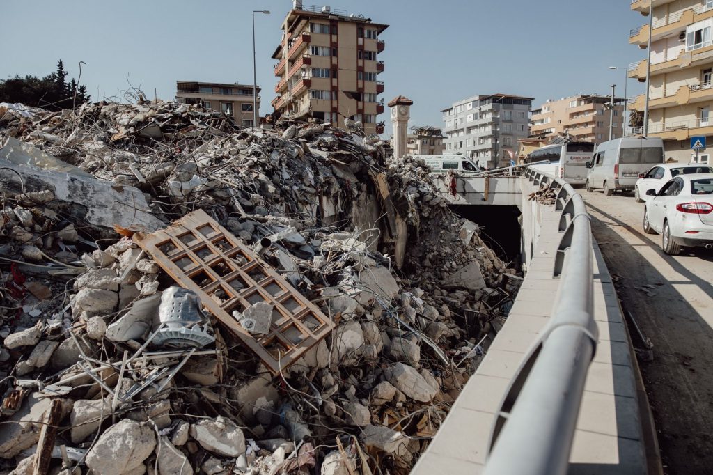Indonesia Earthquake Leaves Trail of Destruction