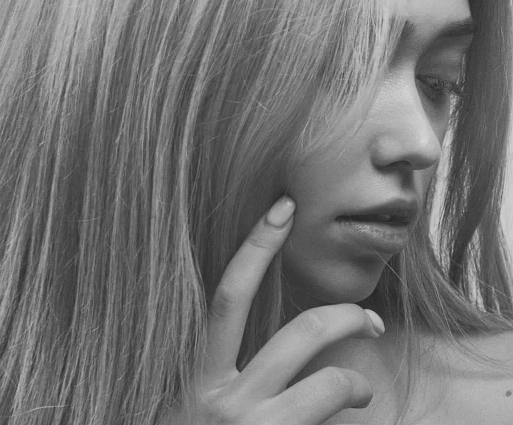 Suki Waterhouse: Nepo-Baby Help for Daughter?