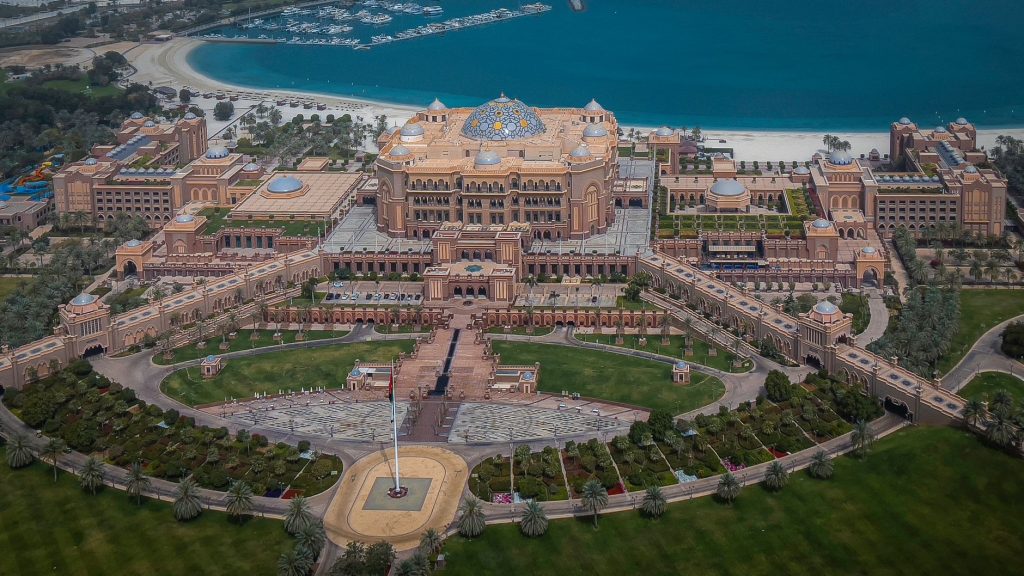 Abu Dhabi Crown Prince’s Humble Gesture Goes Viral