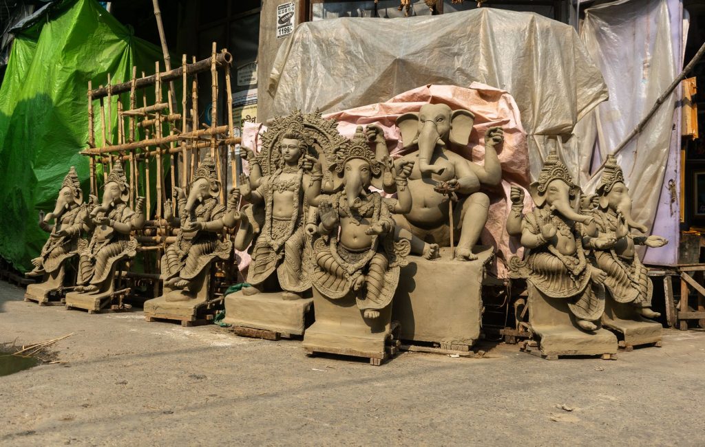 Ganesh Idol Mishap: Trolley Overturns, Idol Falls in Maharashtra