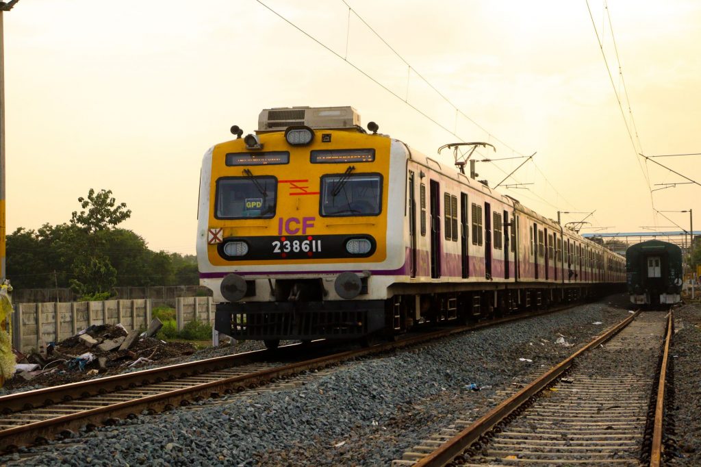 Mumbai Local: Foreigner’s Crazy Ride Goes Viral!